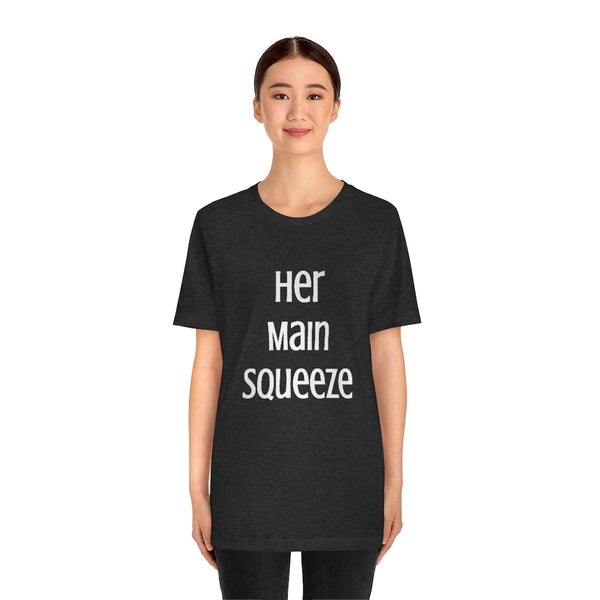 MAIN SQUEEZE - HER MAIN SQUEEZE - Unisex Fitted Tee